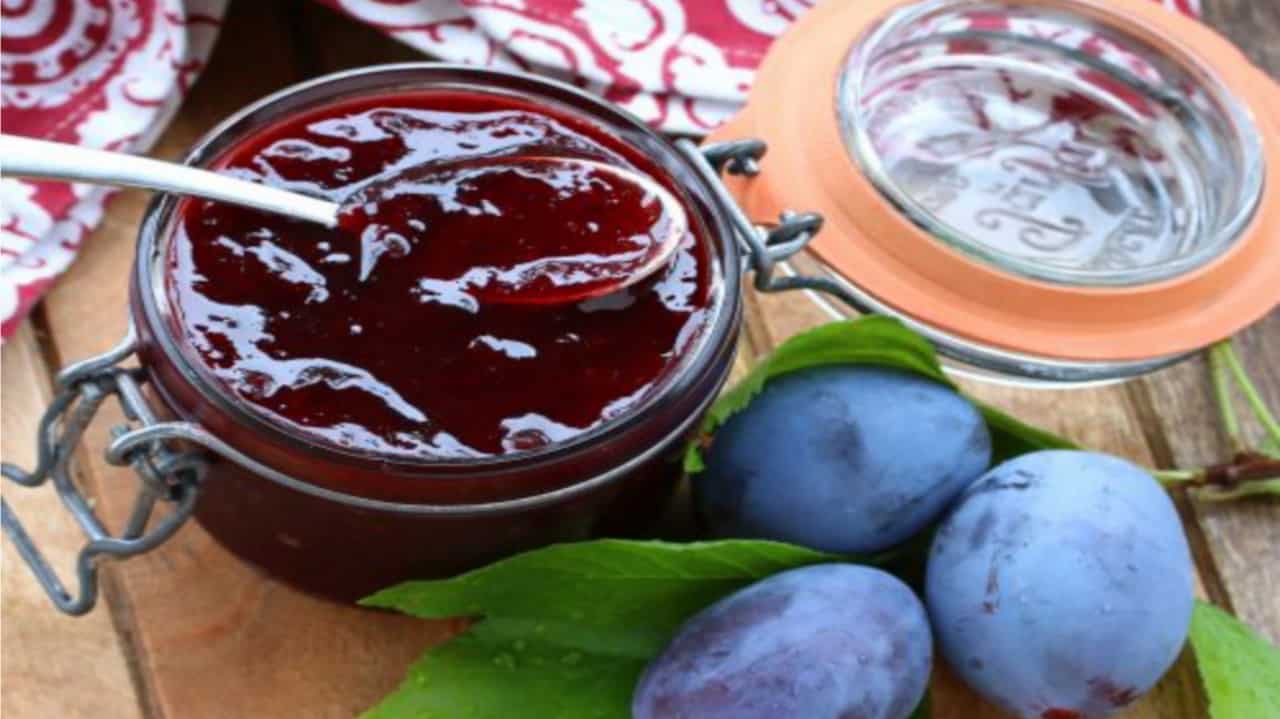 Plum Jam Recipe – Make delicious plum-jam at home very easily